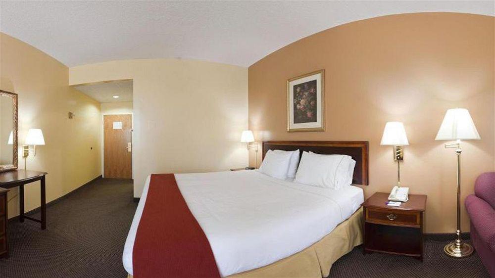 Holiday Inn Express Marshfield - Springfield Area By Ihg Екстериор снимка
