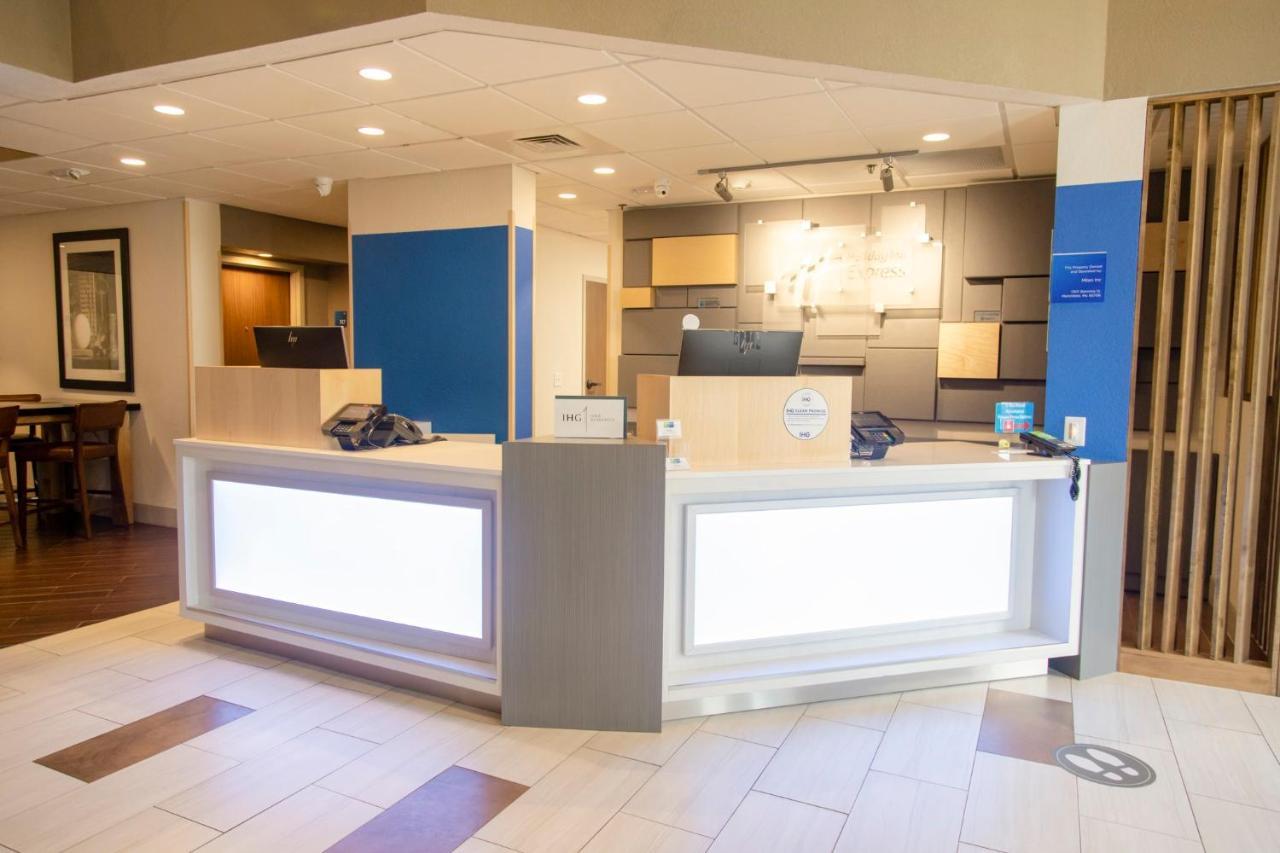 Holiday Inn Express Marshfield - Springfield Area By Ihg Екстериор снимка