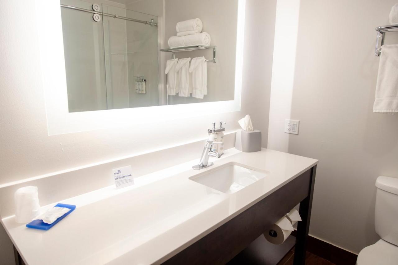 Holiday Inn Express Marshfield - Springfield Area By Ihg Екстериор снимка