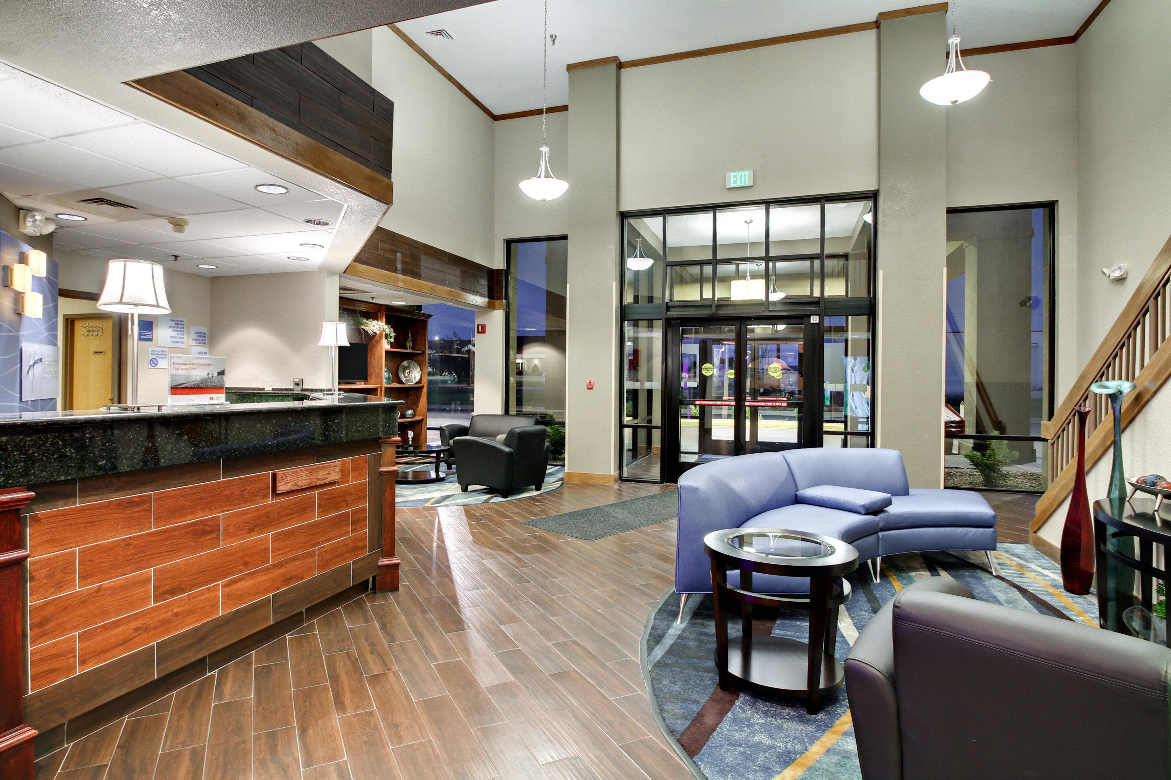 Holiday Inn Express Marshfield - Springfield Area By Ihg Екстериор снимка