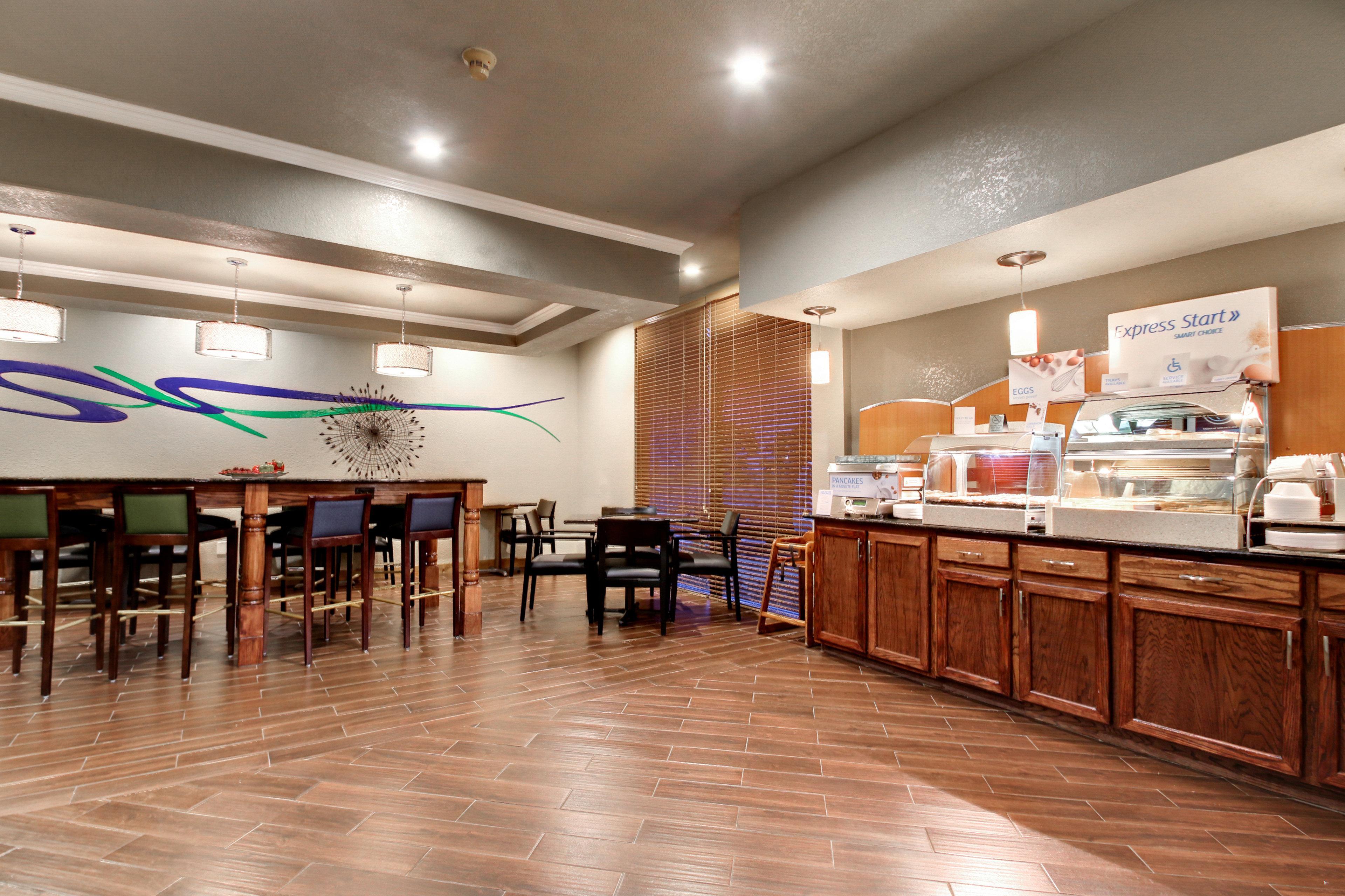 Holiday Inn Express Marshfield - Springfield Area By Ihg Екстериор снимка