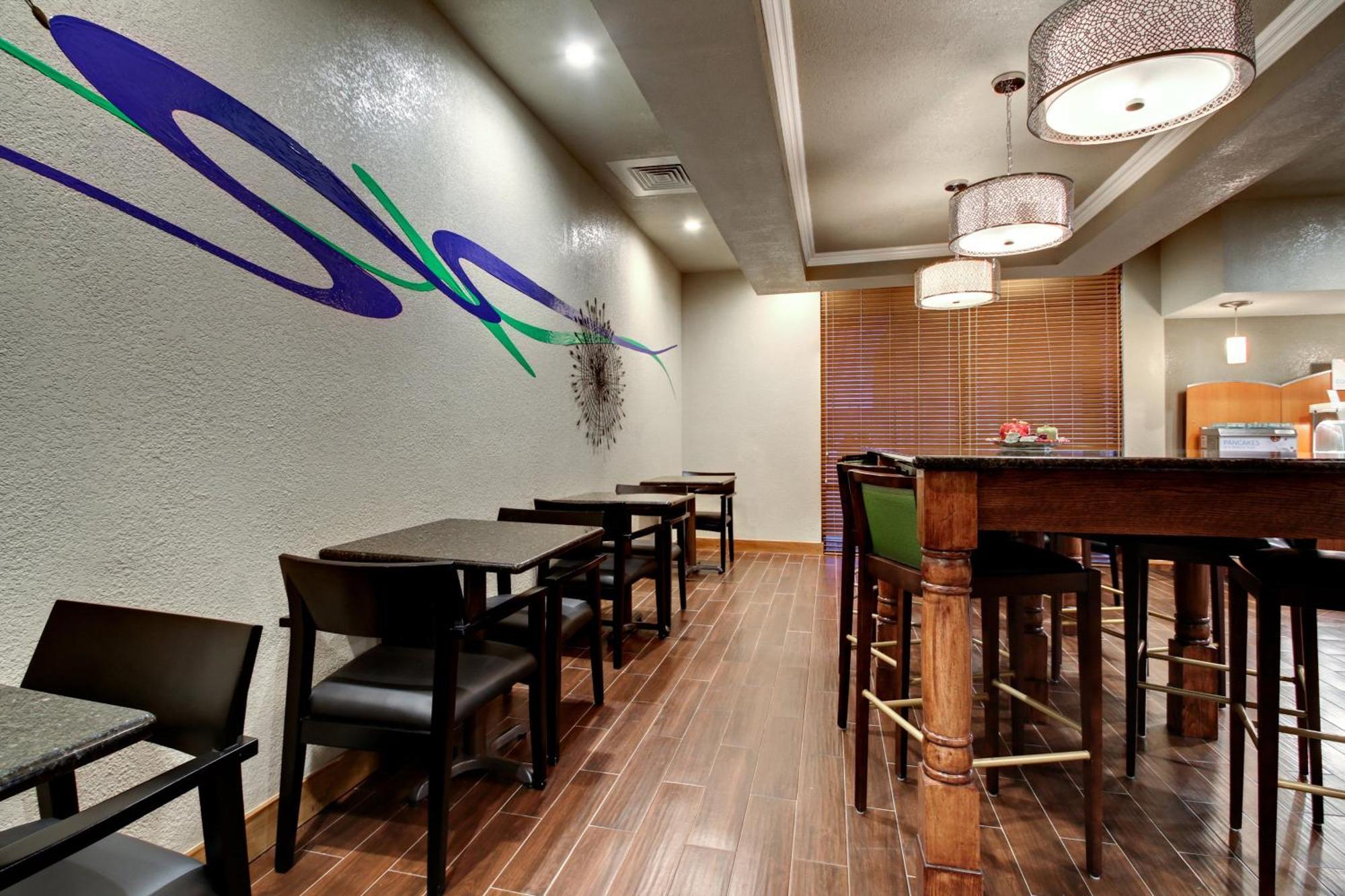 Holiday Inn Express Marshfield - Springfield Area By Ihg Екстериор снимка