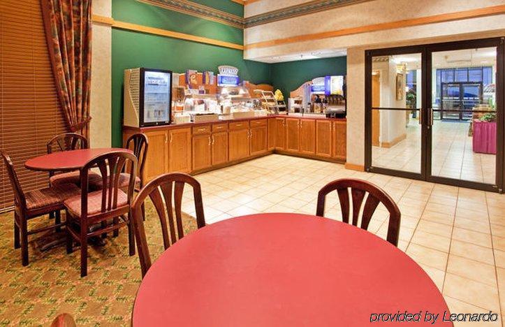 Holiday Inn Express Marshfield - Springfield Area By Ihg Ресторант снимка