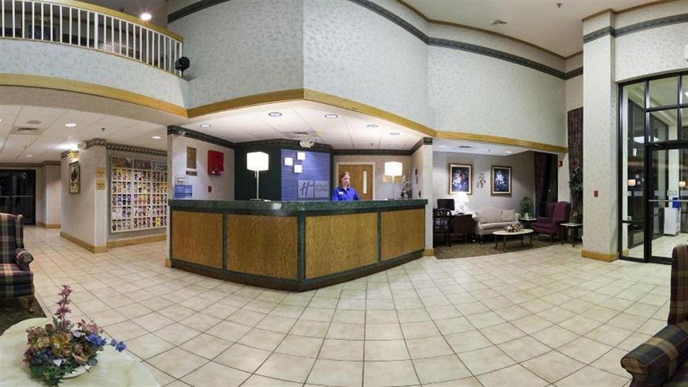 Holiday Inn Express Marshfield - Springfield Area By Ihg Екстериор снимка